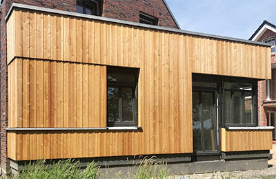 Holzfassade an einem Anbau