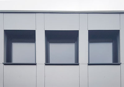 Plattenfassade Fensternischen