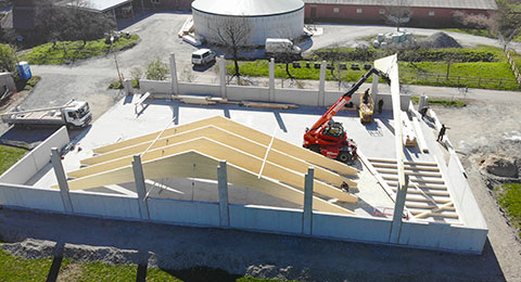 Hallenbau einer Satteldachbinderhalle